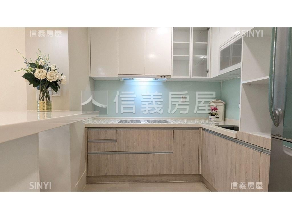 近捷運美裝二樓房屋室內格局與周邊環境