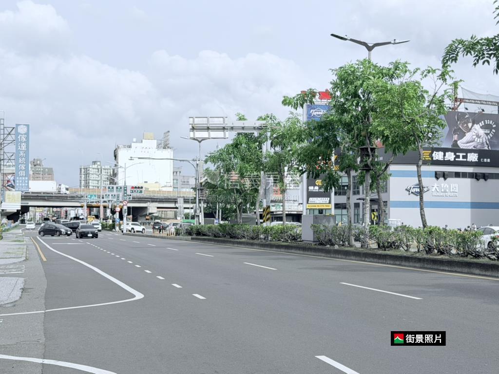 仁德家樂福旁正路面地房屋室內格局與周邊環境