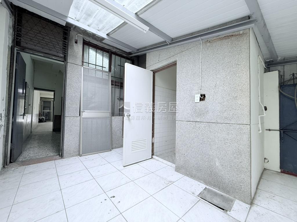 仁德家樂福旁正路面地房屋室內格局與周邊環境