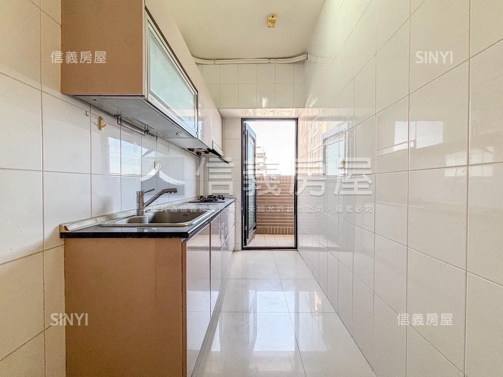 左營海景首排採光美三房房屋室內格局與周邊環境