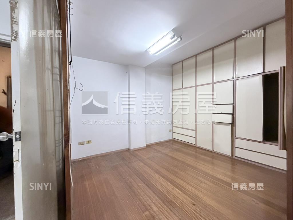 新案近捷運公寓房屋室內格局與周邊環境