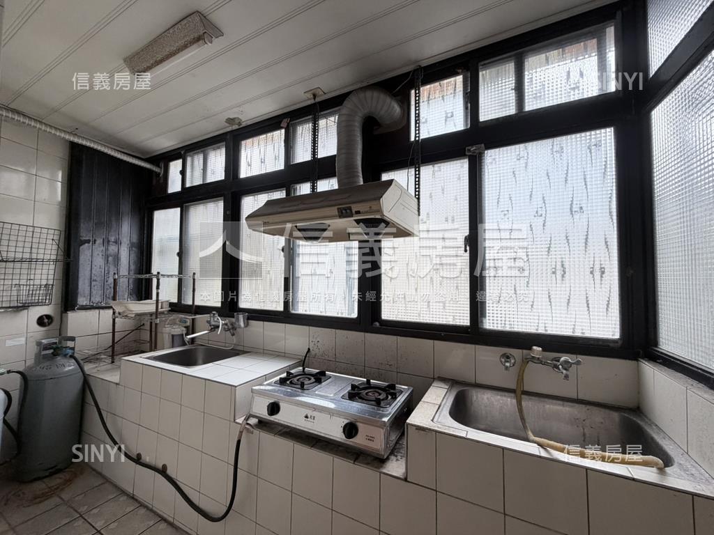 新案近捷運公寓房屋室內格局與周邊環境