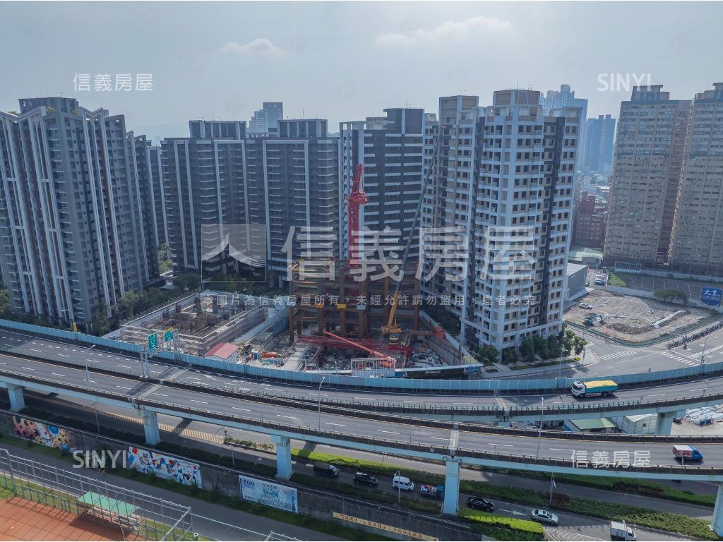 天禧河景四房車位房屋室內格局與周邊環境