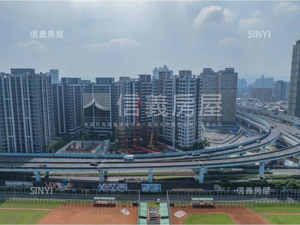 天禧河景四房車位房屋室內格局與周邊環境
