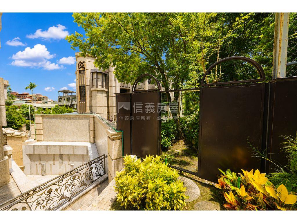 天母運動公園泳池別墅Ｄ房屋室內格局與周邊環境