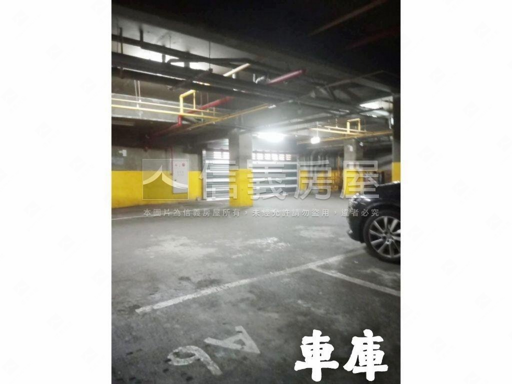 挑高創意四房平地進出車位房屋室內格局與周邊環境