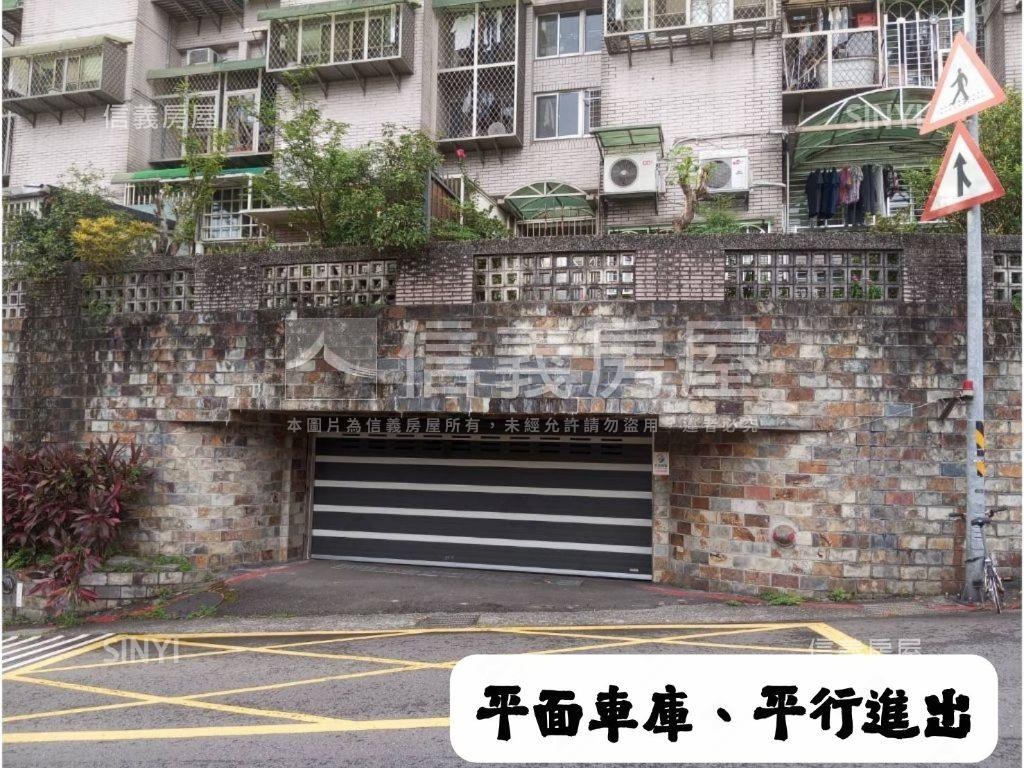 挑高創意四房平地進出車位房屋室內格局與周邊環境
