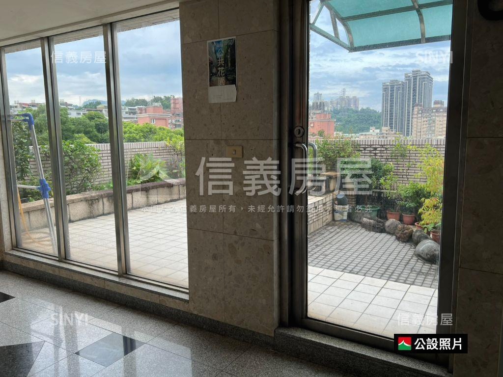 挑高創意四房平地進出車位房屋室內格局與周邊環境
