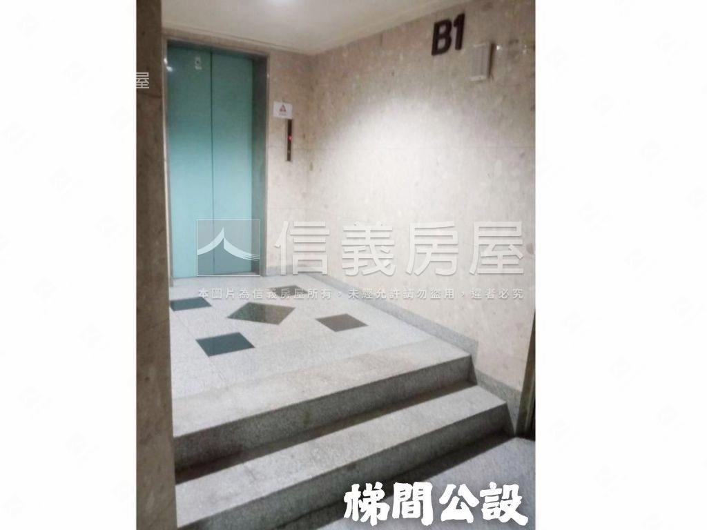挑高創意四房平地進出車位房屋室內格局與周邊環境