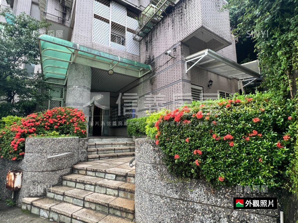 挑高創意四房平地進出車位房屋室內格局與周邊環境