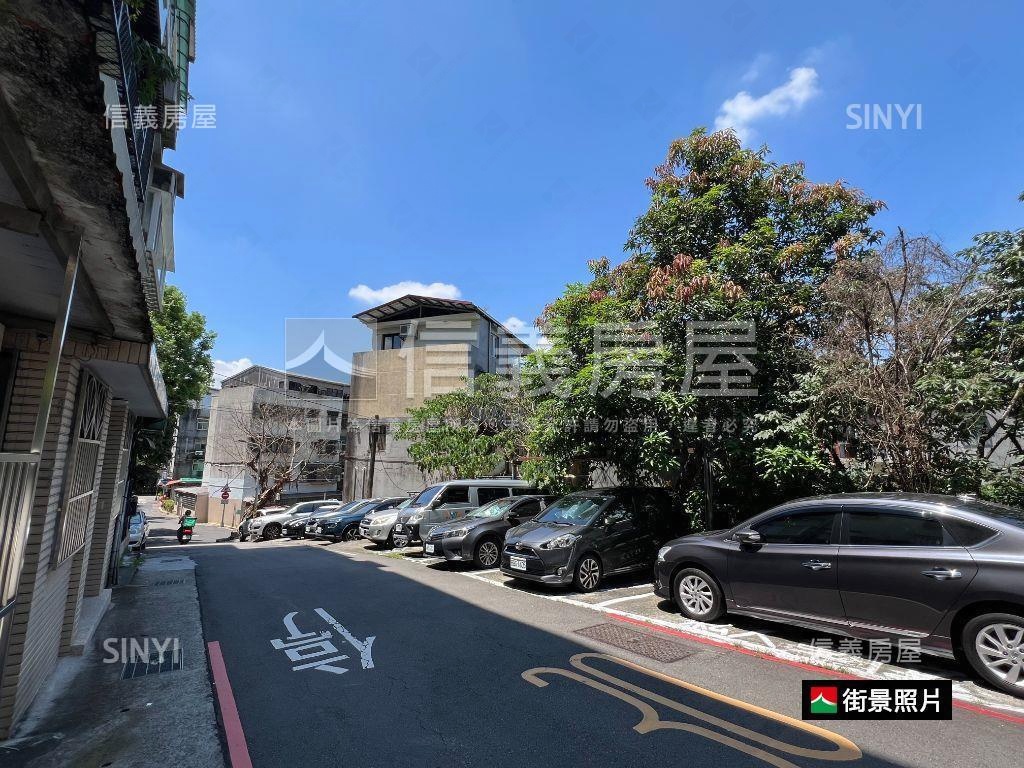 挑高創意四房平地進出車位房屋室內格局與周邊環境