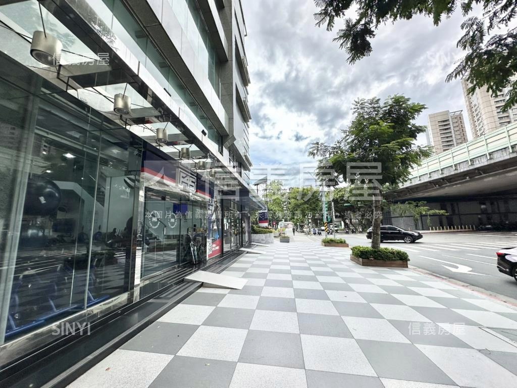 一層一戶大坪數辦公房屋室內格局與周邊環境