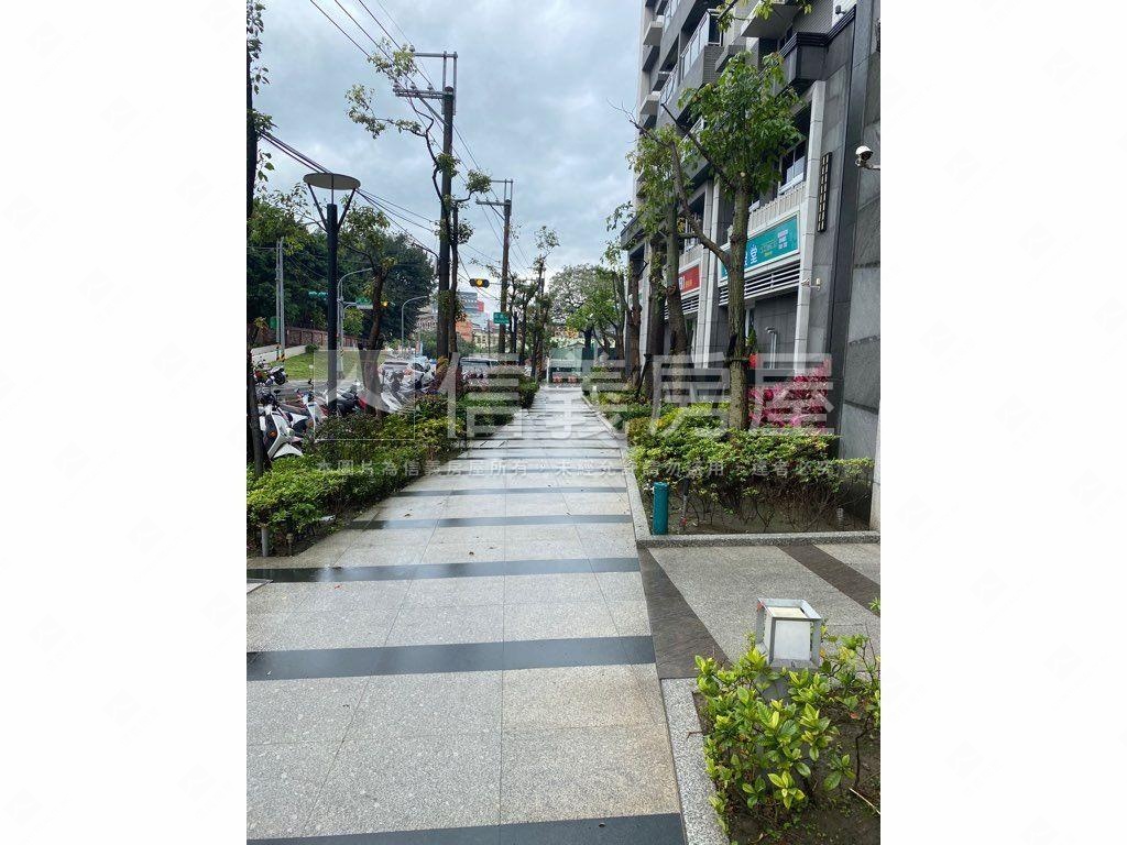 豐盛邊間開窗三房車位房屋室內格局與周邊環境