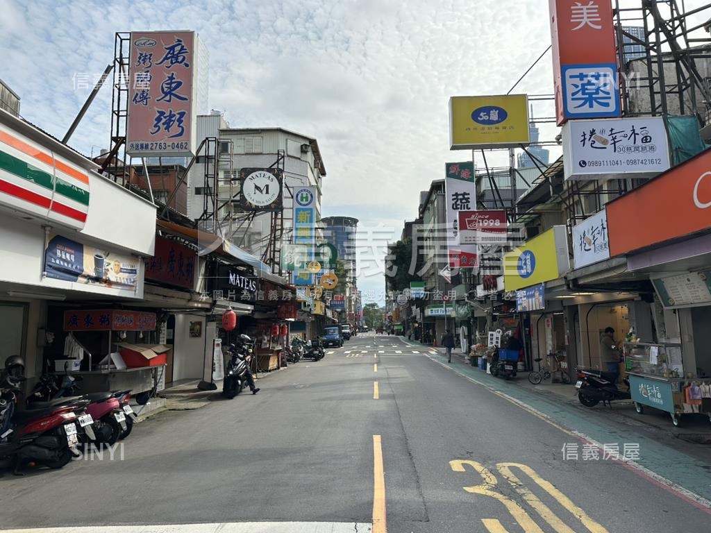 ★市府３０巷★三角窗透店房屋室內格局與周邊環境