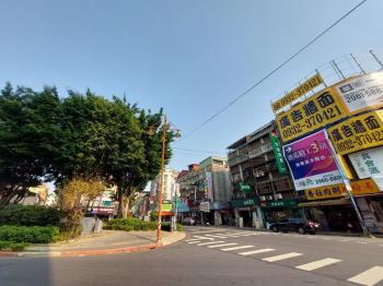 中華路景觀金雞母