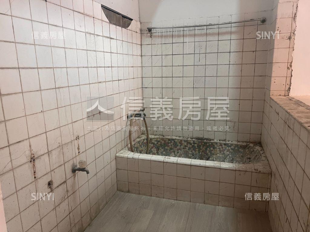 愛河靚美透天店面房屋室內格局與周邊環境