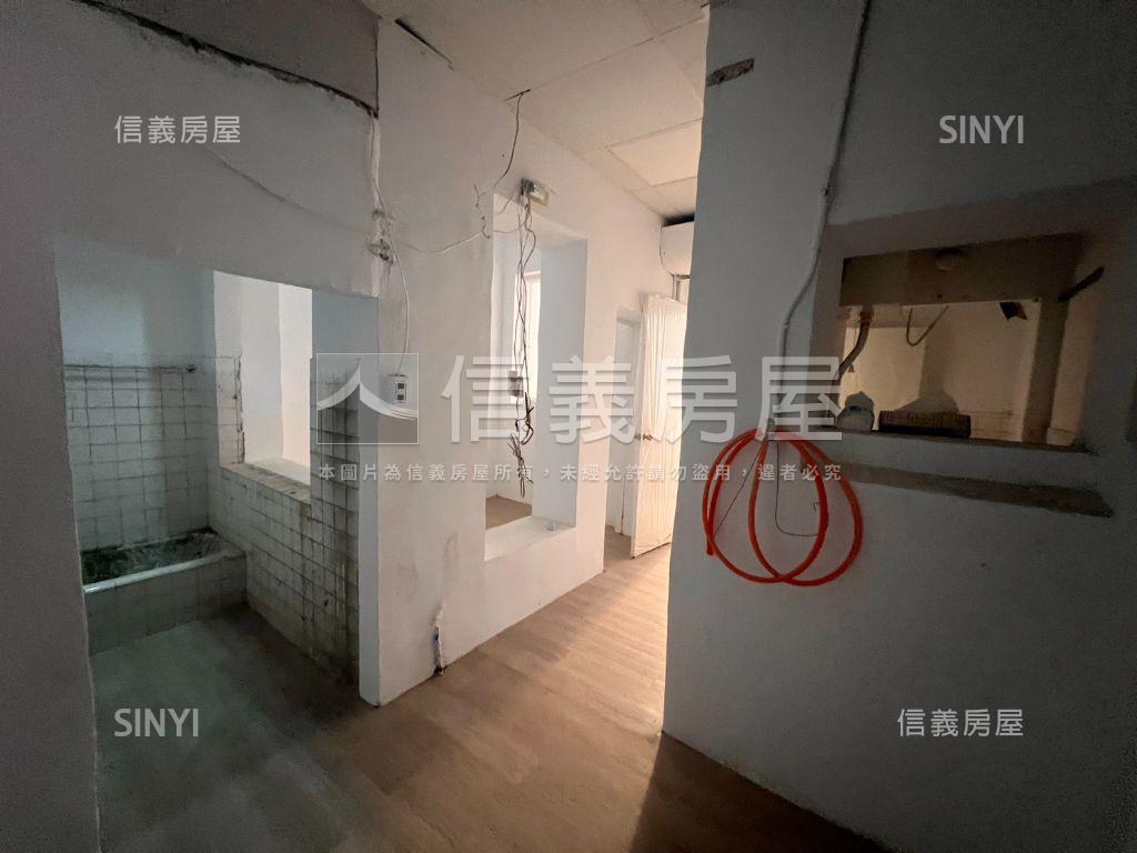 愛河靚美透天店面房屋室內格局與周邊環境