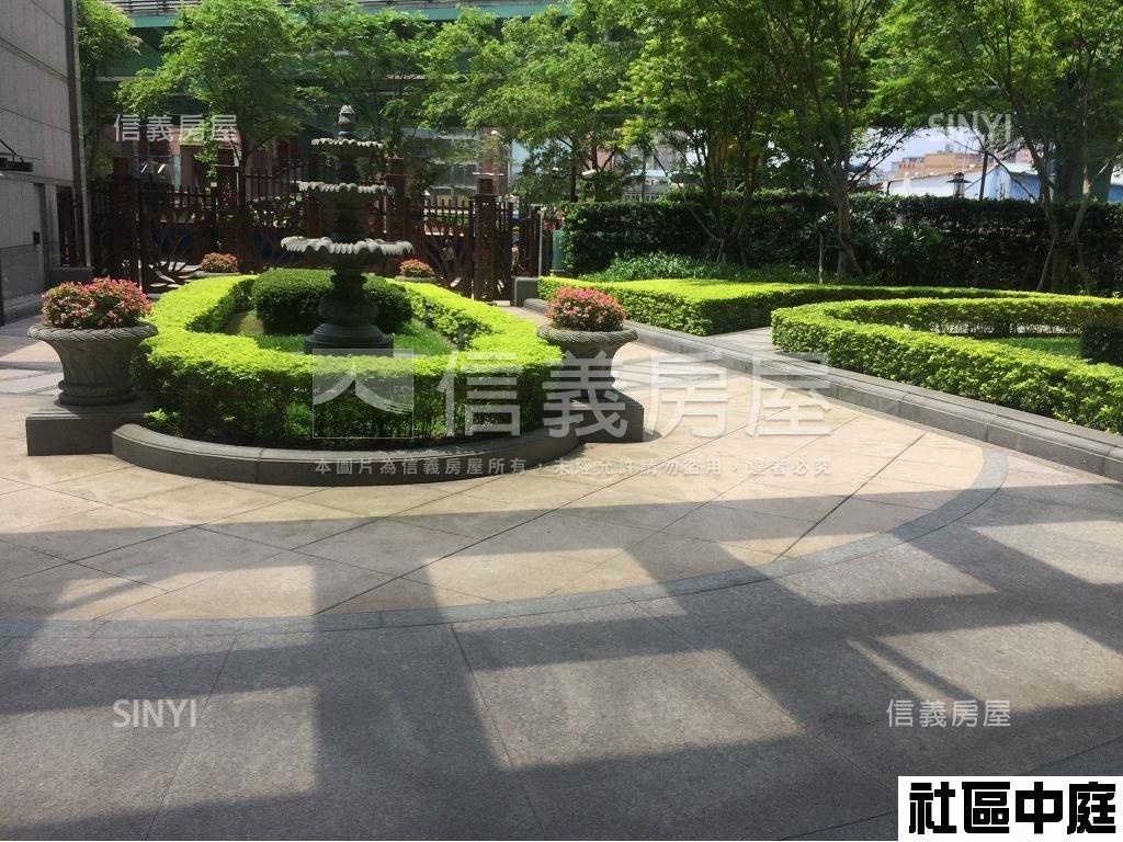 冠德新世界３房坡平車位房屋室內格局與周邊環境