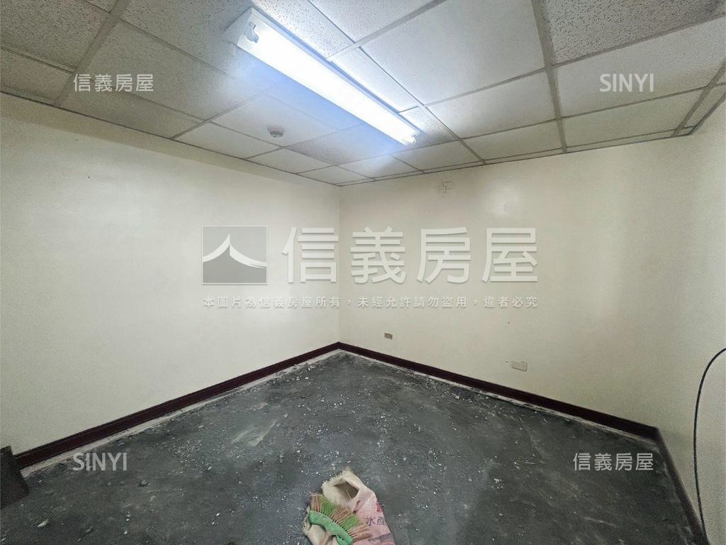 住商用途一二樓黃金店面房屋室內格局與周邊環境