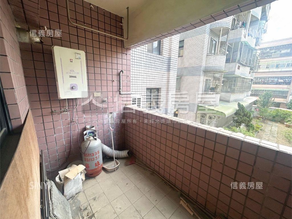 住商用途一二樓黃金店面房屋室內格局與周邊環境