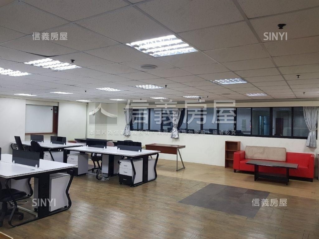 華爾街整層辦公樓下是銀行房屋室內格局與周邊環境