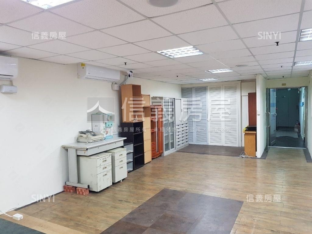 華爾街整層辦公樓下是銀行房屋室內格局與周邊環境