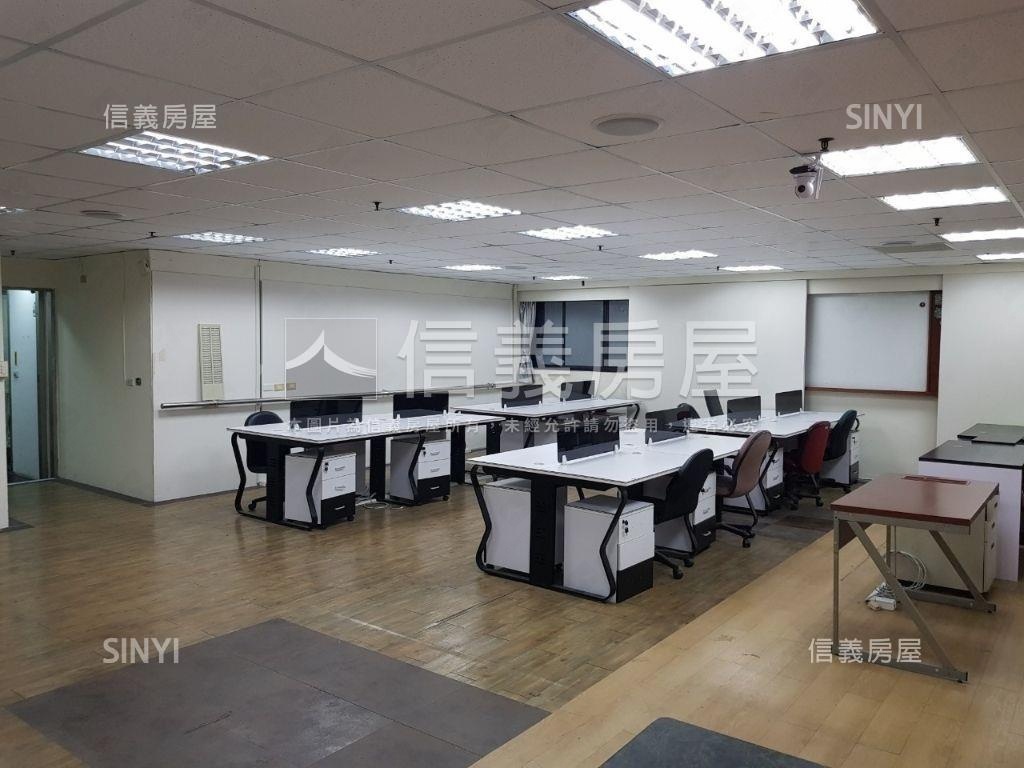 華爾街整層辦公樓下是銀行房屋室內格局與周邊環境