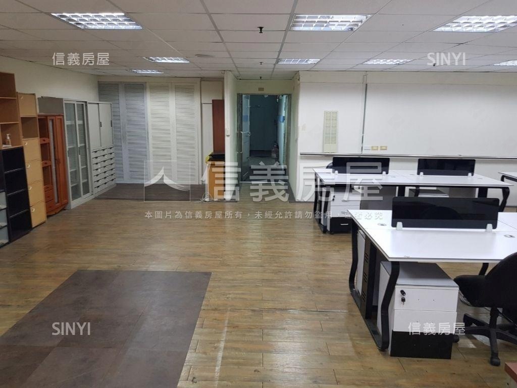 華爾街整層辦公樓下是銀行房屋室內格局與周邊環境