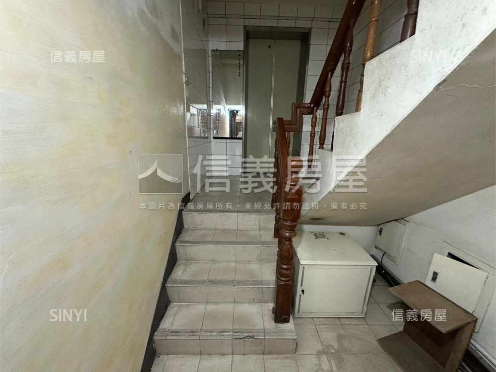 近瑞興國小三房車位房屋室內格局與周邊環境