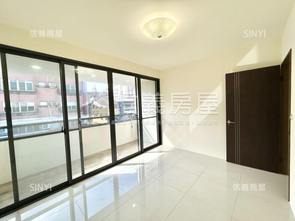 臨路邊間三面採光朝南透天房屋室內格局與周邊環境