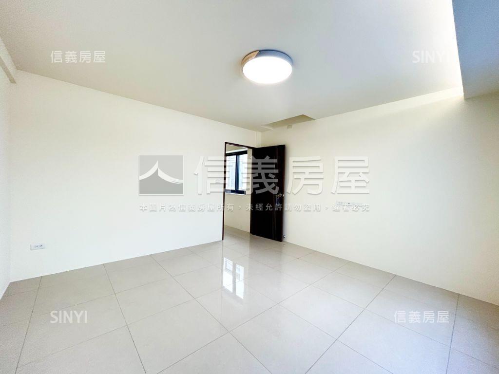 臨路邊間三面採光朝南透天房屋室內格局與周邊環境