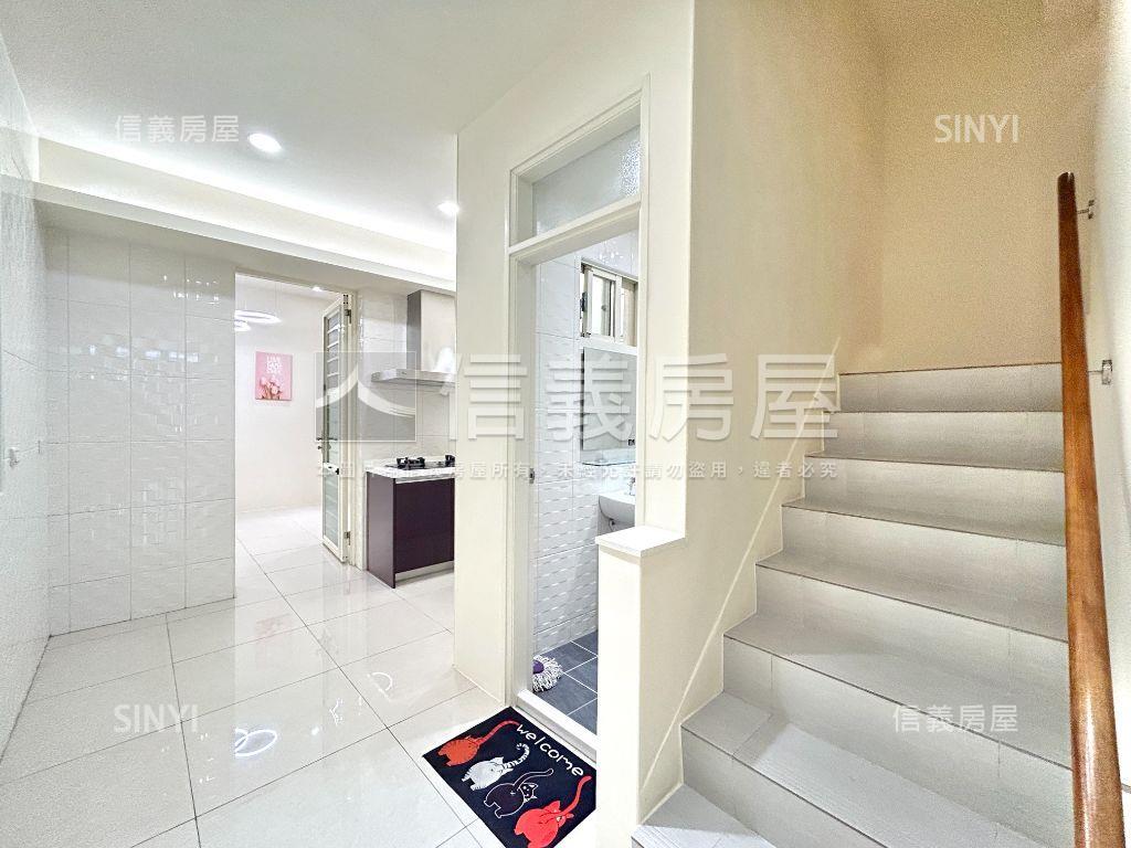 臨路邊間三面採光朝南透天房屋室內格局與周邊環境