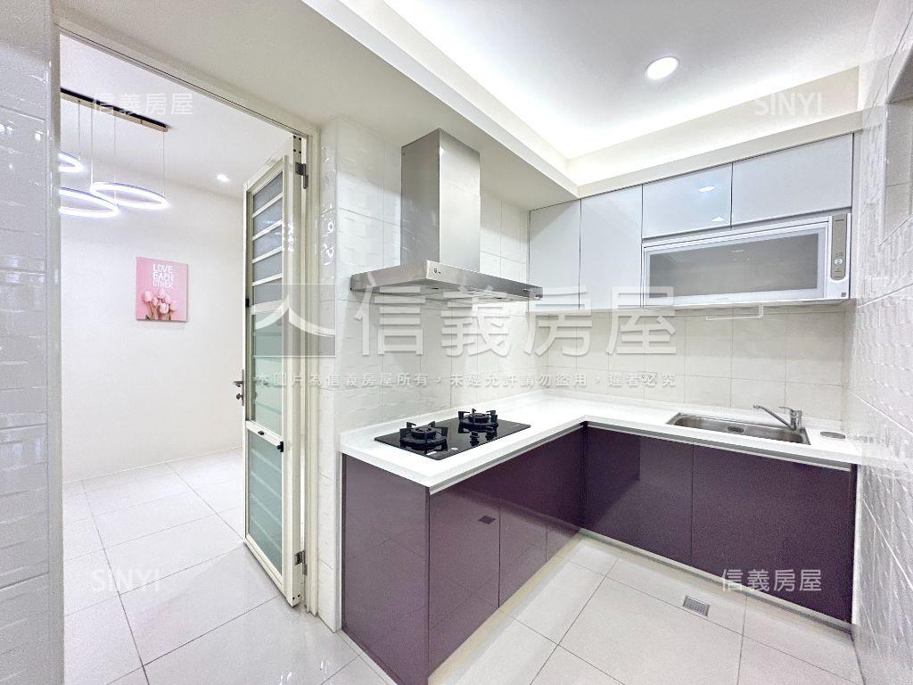 臨路邊間三面採光朝南透天房屋室內格局與周邊環境