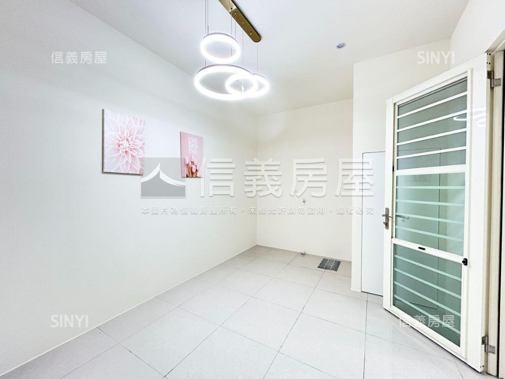 臨路邊間三面採光朝南透天房屋室內格局與周邊環境