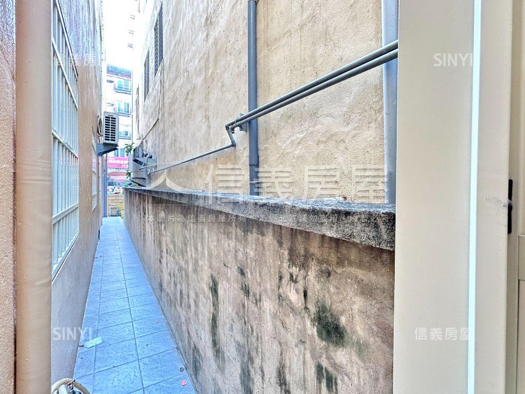 臨路邊間三面採光朝南透天房屋室內格局與周邊環境