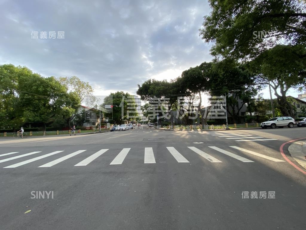 住二黎明新村角地面公園房屋室內格局與周邊環境
