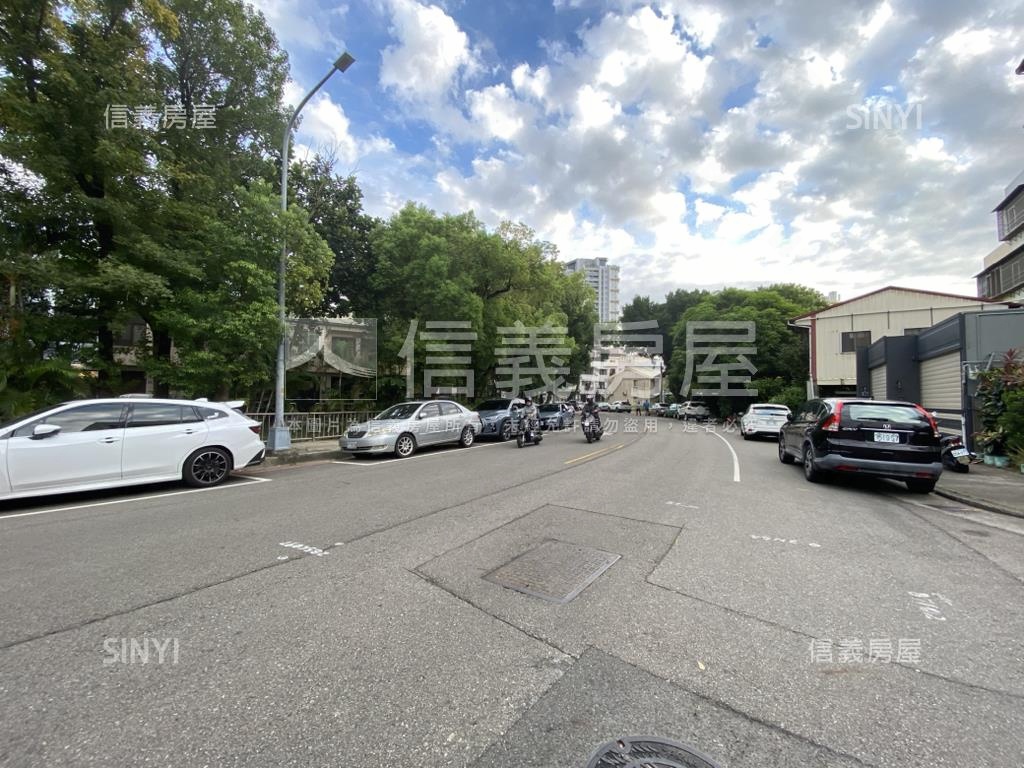 住二黎明新村角地面公園房屋室內格局與周邊環境