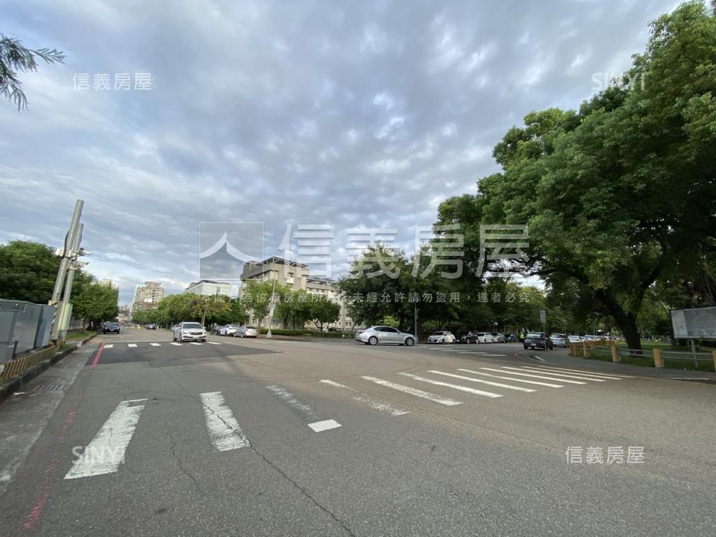 住二黎明新村角地面公園房屋室內格局與周邊環境