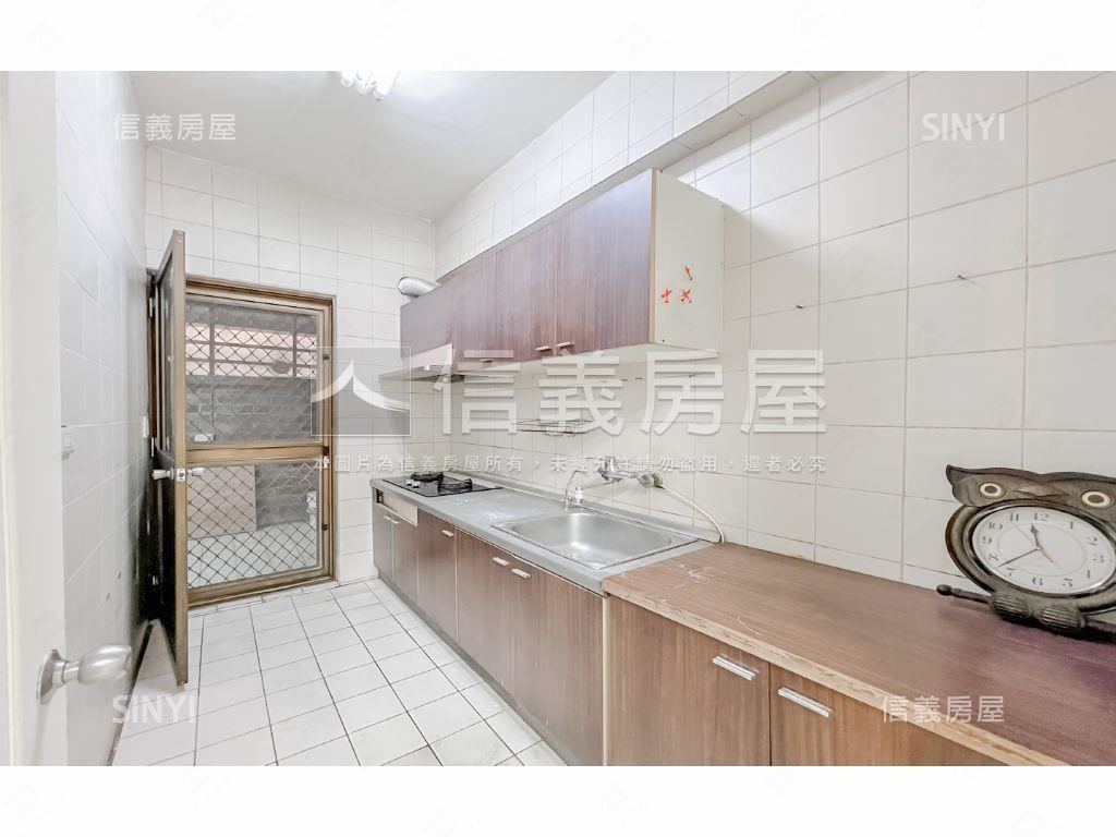 頭家朝南稀有花園大三房房屋室內格局與周邊環境