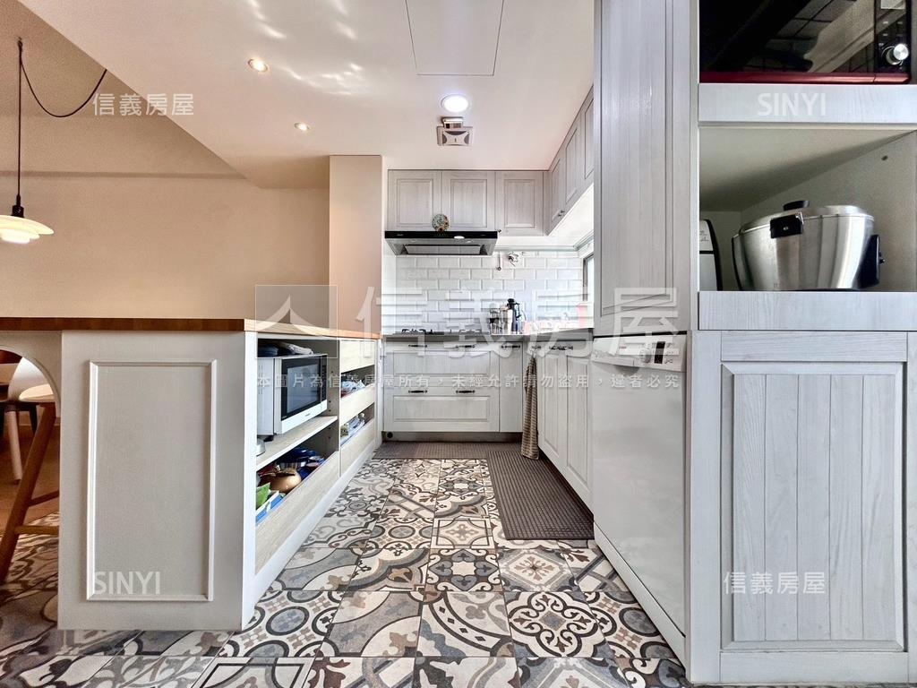 【近捷運】精裝三房車位房屋室內格局與周邊環境