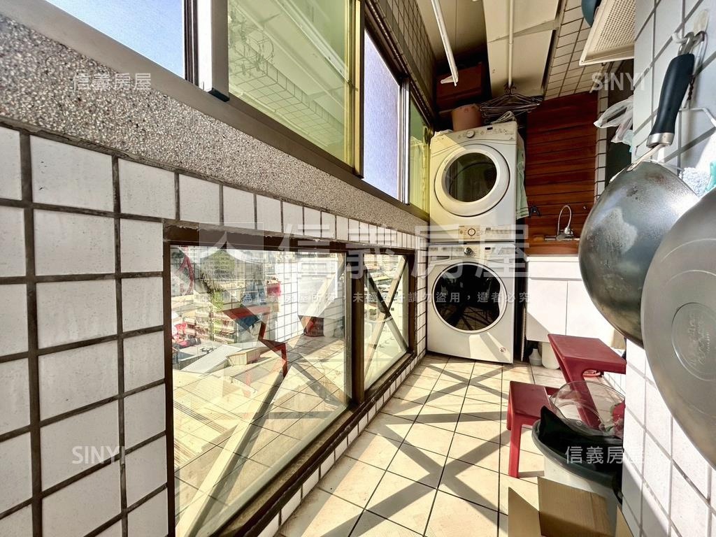 【近捷運】精裝三房車位房屋室內格局與周邊環境