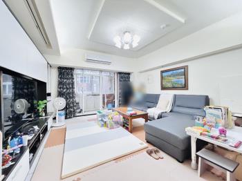 大三房衛浴開窗大車位