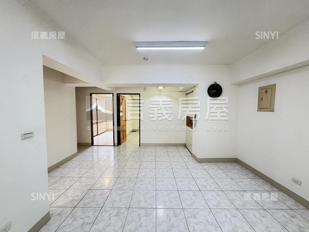 左營高鐵★採光三房車位房屋室內格局與周邊環境