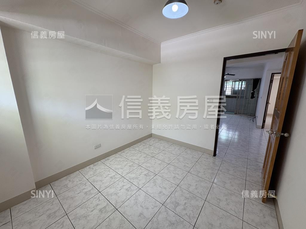 左營高鐵★採光三房車位房屋室內格局與周邊環境