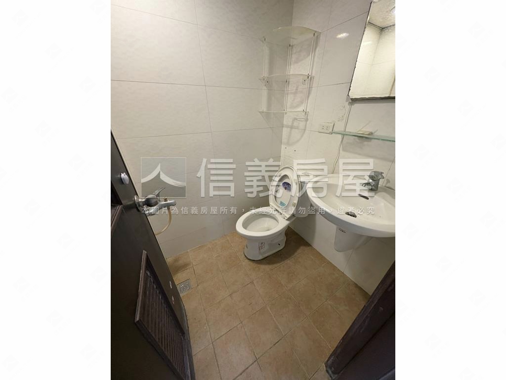 左營高鐵★採光三房車位房屋室內格局與周邊環境
