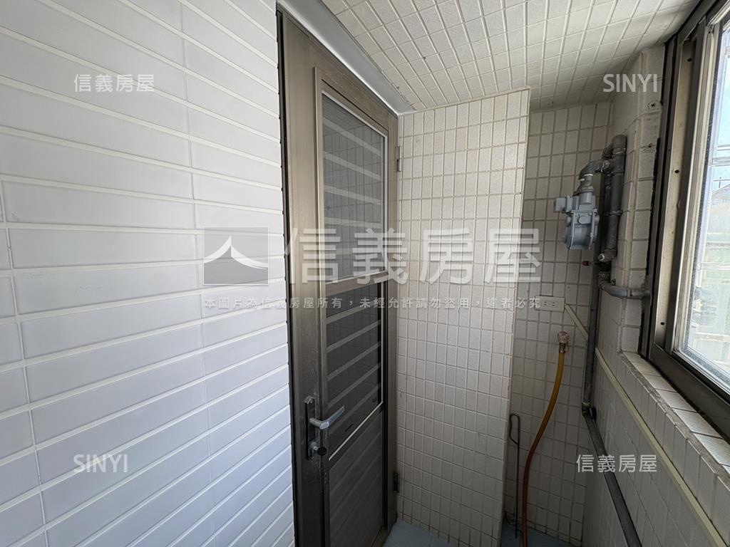 左營高鐵★採光三房車位房屋室內格局與周邊環境