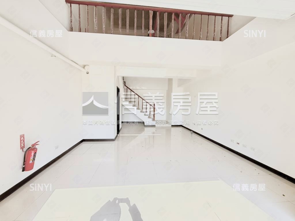 市政御璽黃金店面房屋室內格局與周邊環境