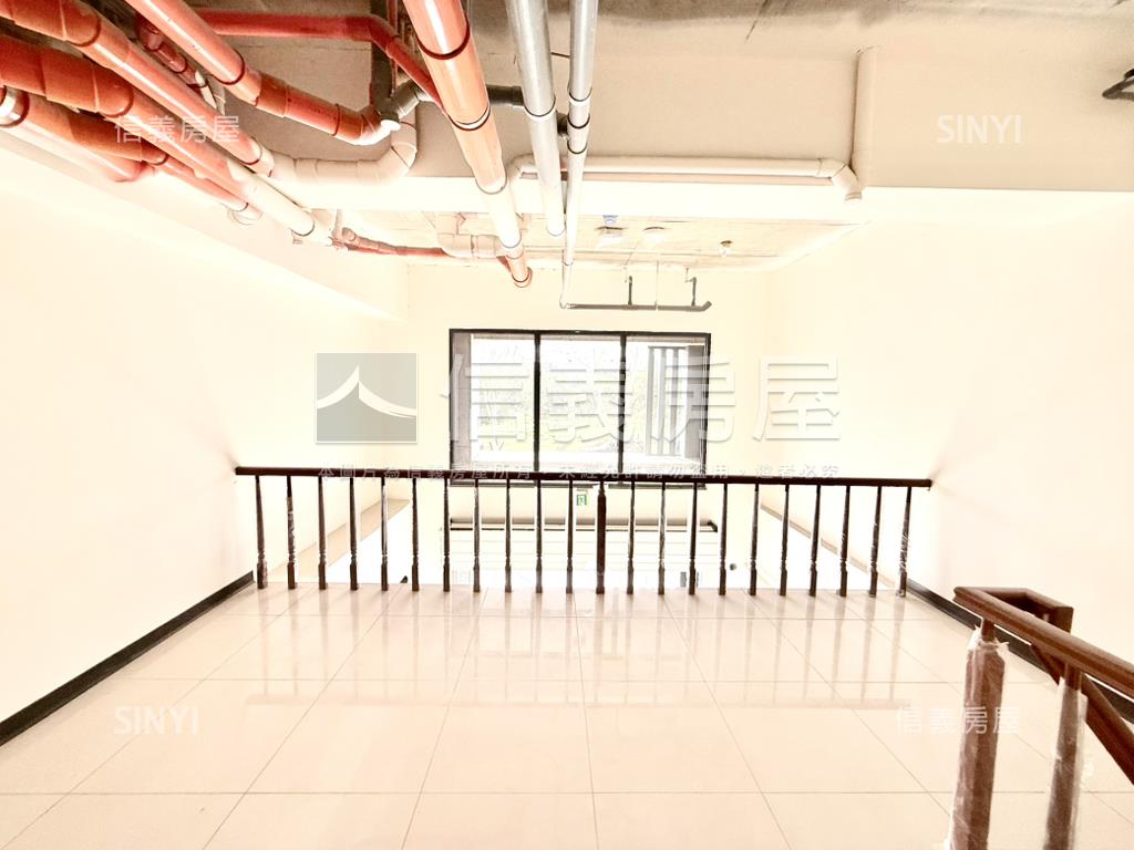 市政御璽黃金店面房屋室內格局與周邊環境