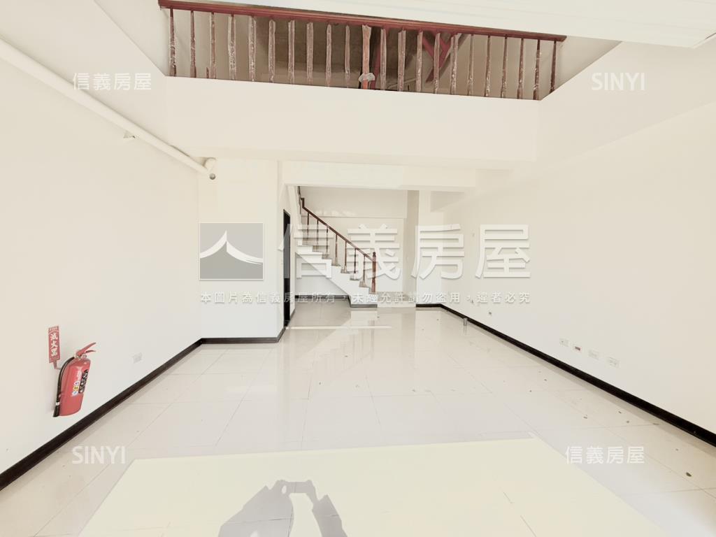 市政御璽黃金店面房屋室內格局與周邊環境