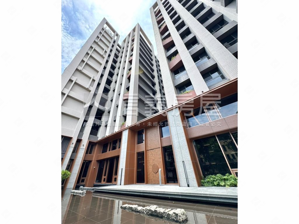 全新未住高樓兩房面車位房屋室內格局與周邊環境